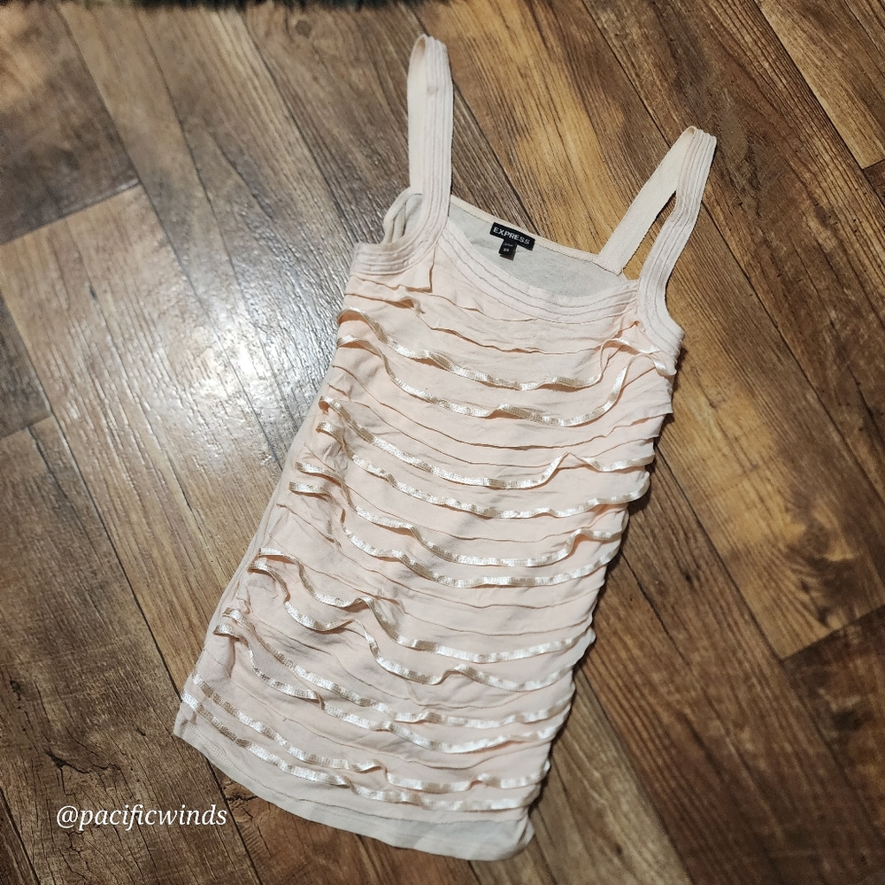 POWDER PINK SATIN TRIM RUFFLE TOP! LIKE NEW! XS   ☆
